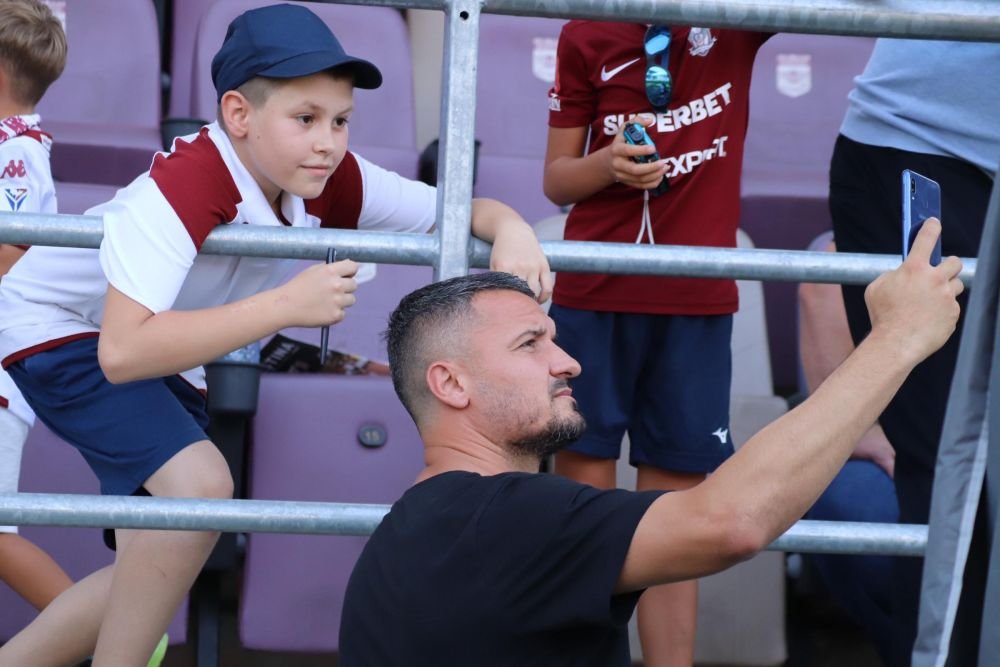 Constantin Budescu, atracția principală în Giulești! Fanii Rapidului s-au pozat cu vedeta de la Farul_6