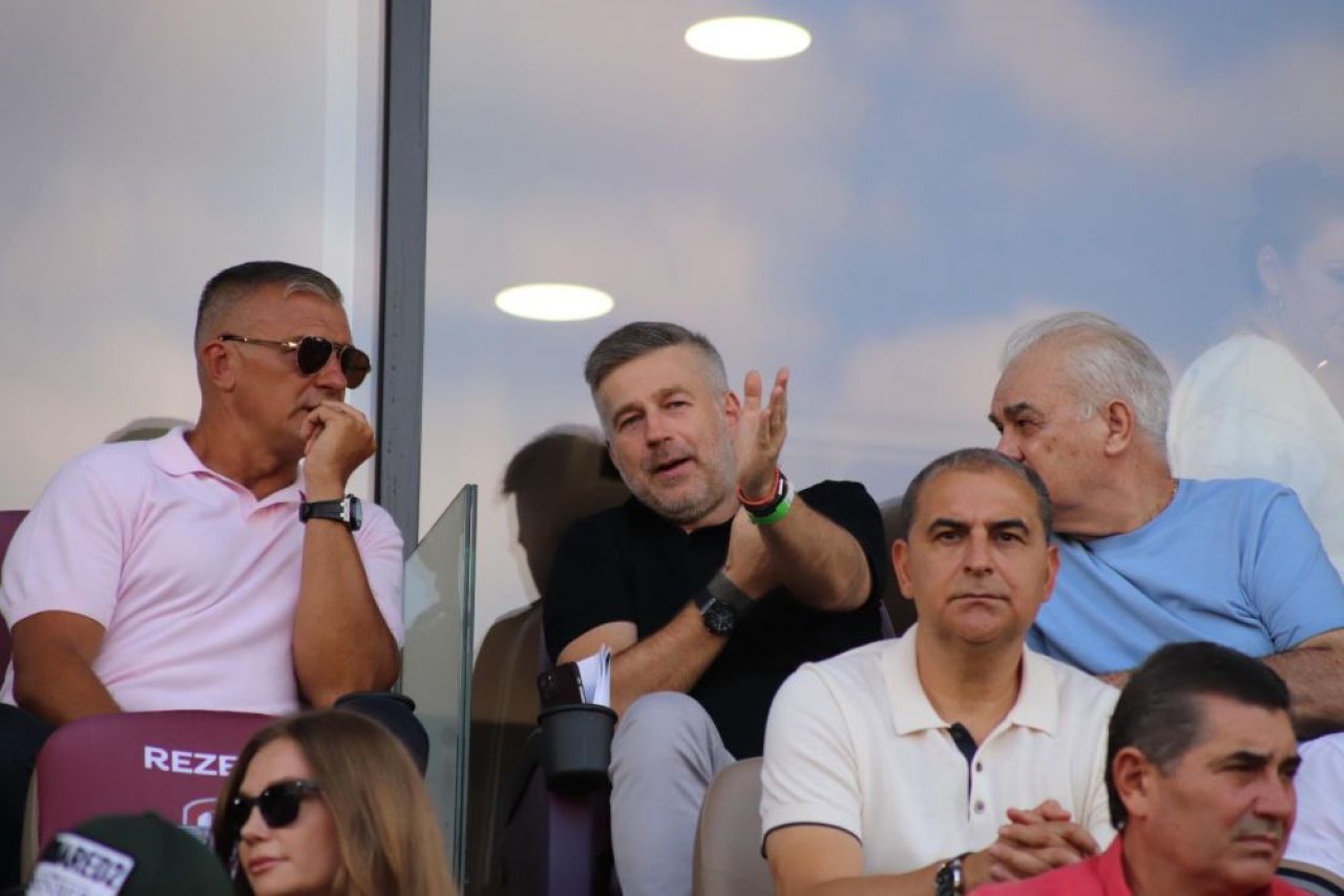 Discuții aprinse între selecționeri în Giulești! Cum au fost surprinși Daniel Pancu și Edi Iordănescu_3
