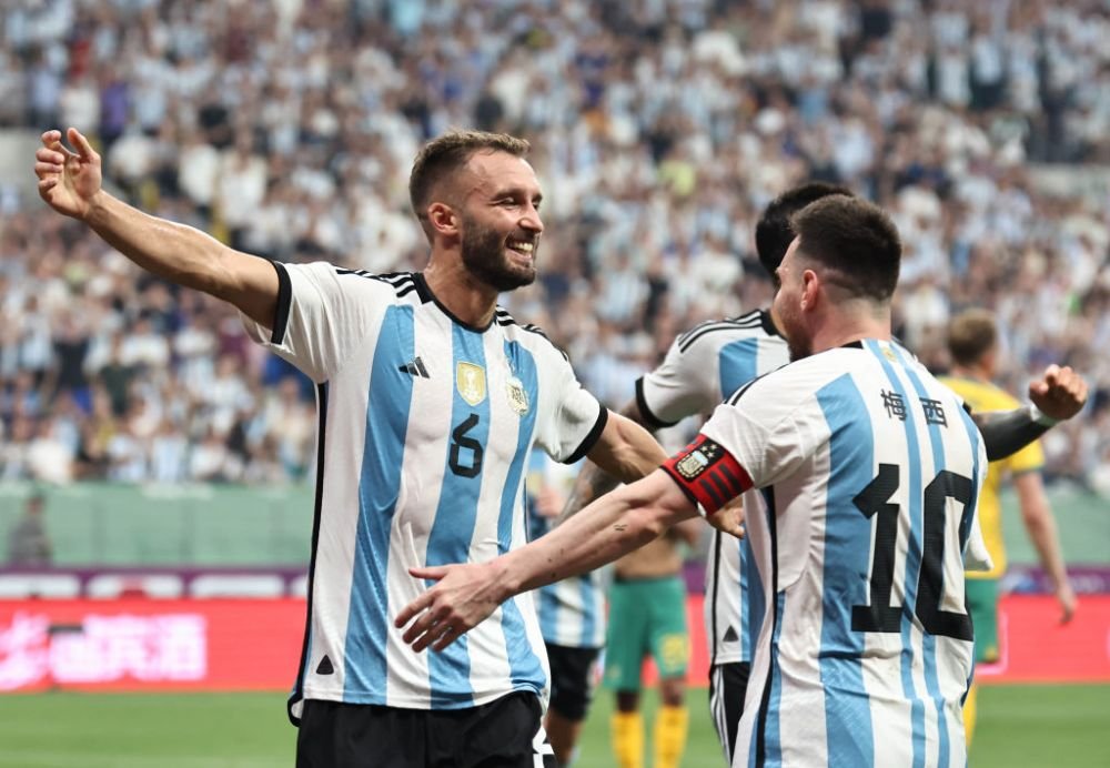 Concurență și mai mare pentru Radu Drăgușin! Genoa vrea căpitanul naționalei Danemarcei și un campion mondial cu Argentina_10