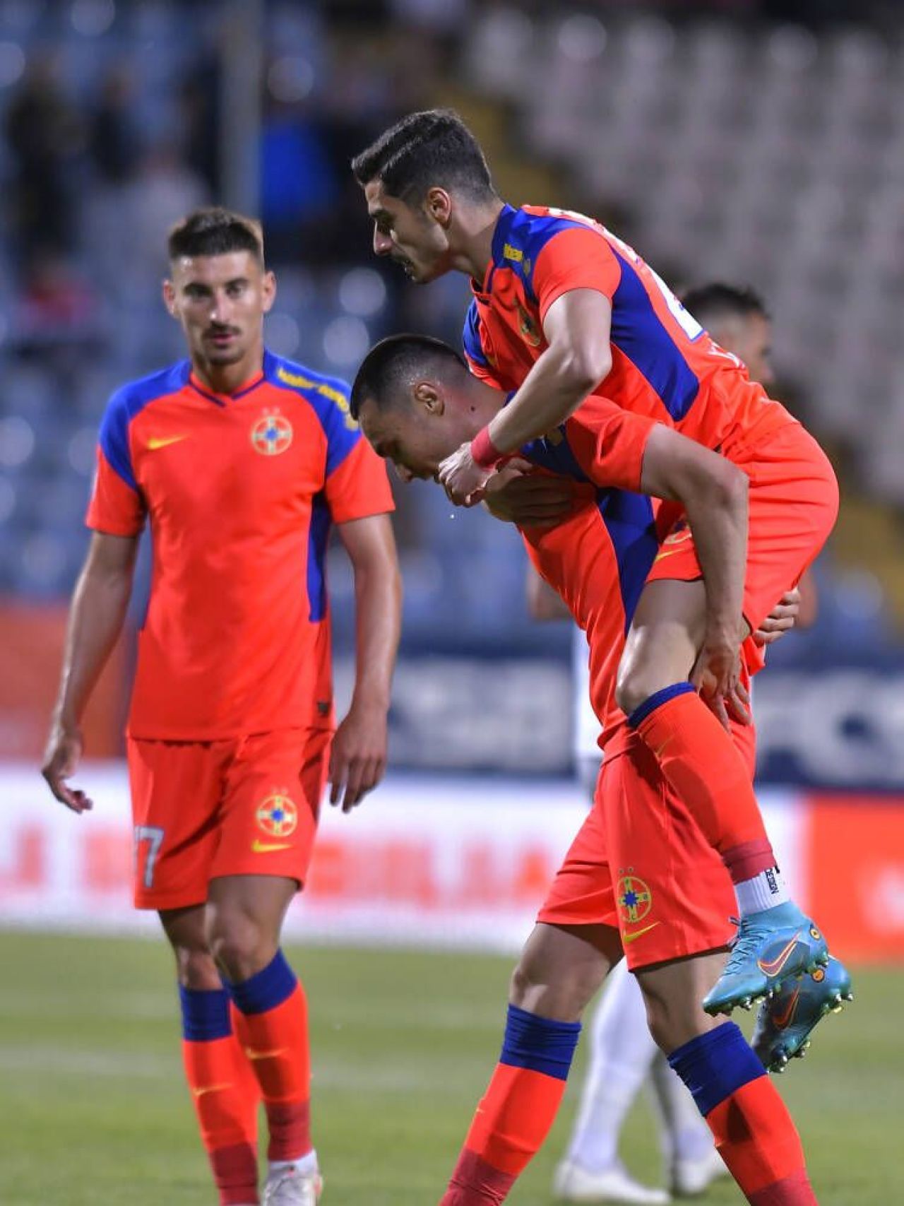 OUT de la FCSB!