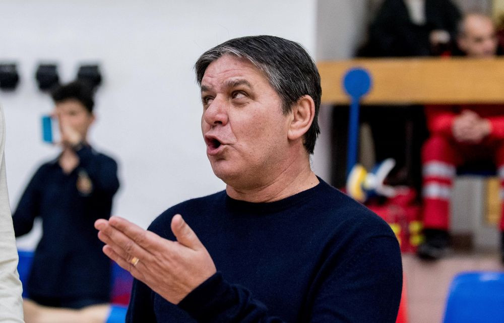 Lăcătuș a răbufnit &icirc;n direct: Să-și dea demisia!