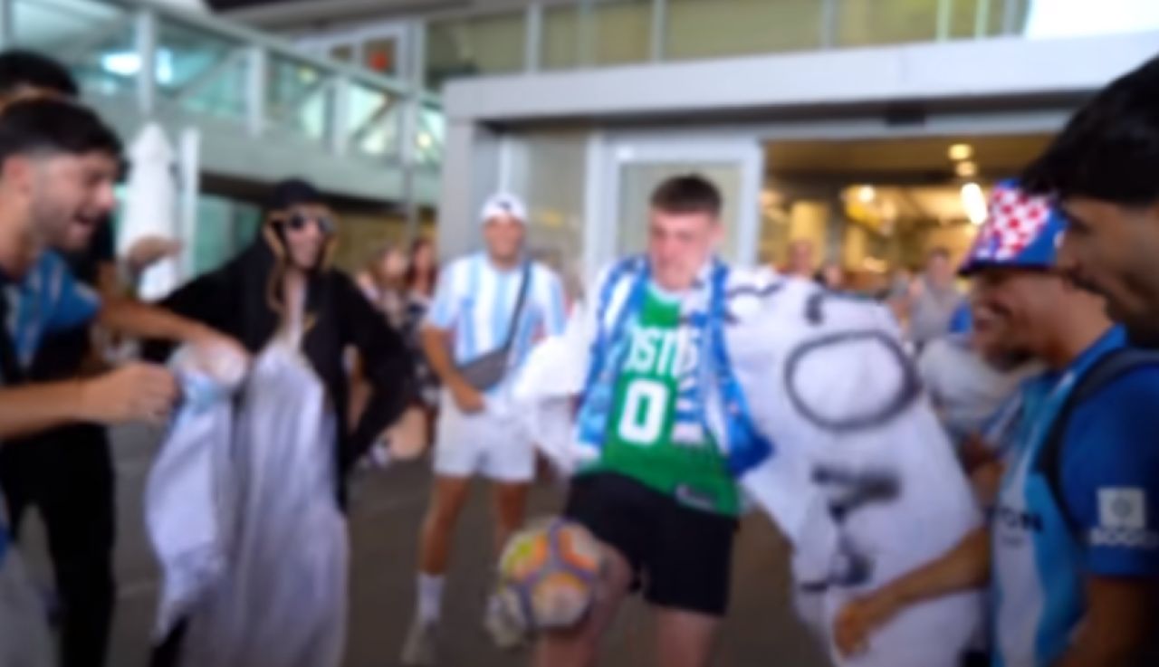 Suporterii unei echipe din Spania, show pe aeroport: au primit doi necunoscuți ca și cum ar fi transferuri de milioane_1