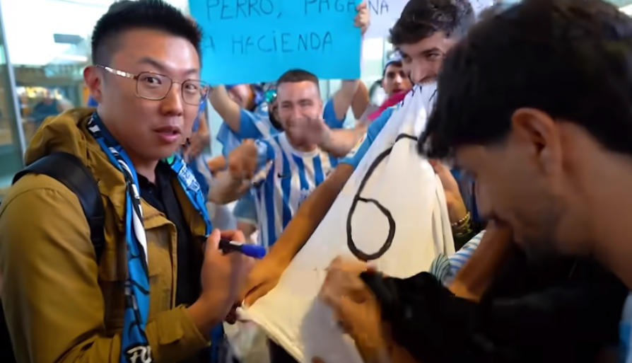 Suporterii unei echipe din Spania, show pe aeroport: au primit doi necunoscuți ca și cum ar fi transferuri de milioane_2