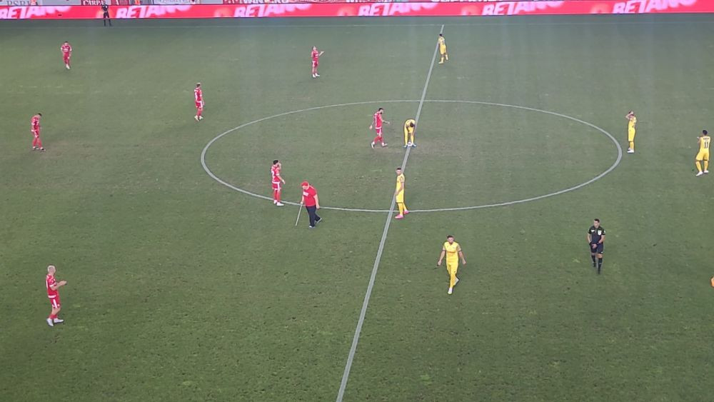 Protestul galeriilor în startul meciului Dinamo - Petrolul. Motivul și mesajele afișate pe arena Arcul de Triumf_5