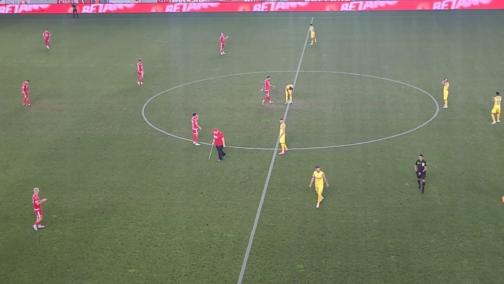 Protestul galeriilor în startul meciului Dinamo - Petrolul. Motivul și mesajele afișate pe arena Arcul de Triumf_5