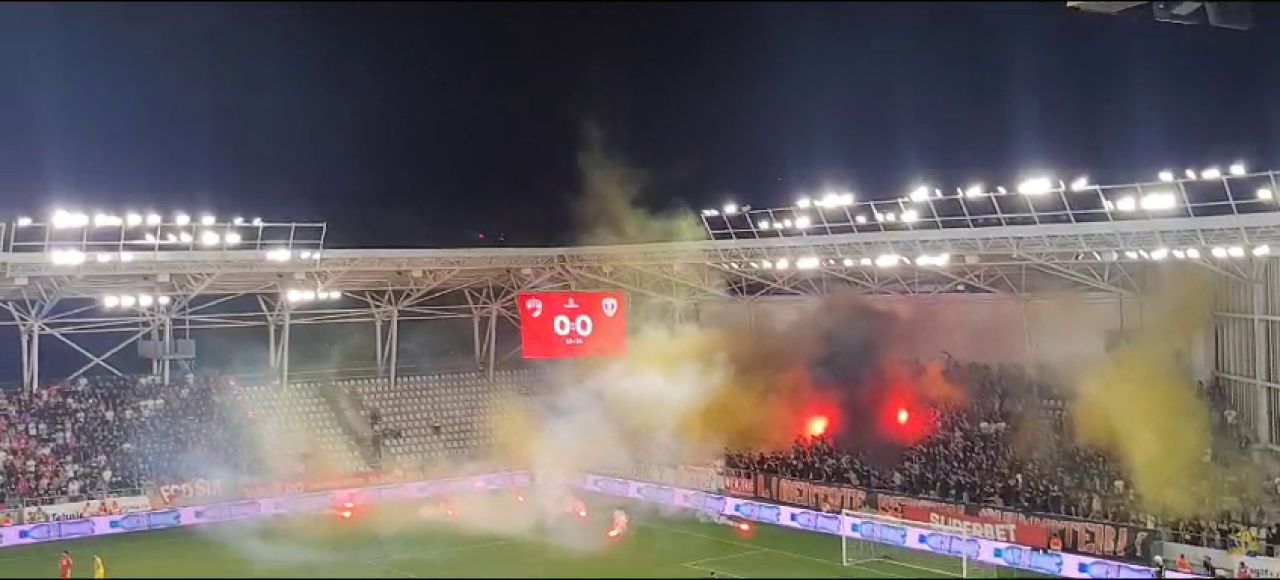 Show pirotehnic în Dinamo București - Petrolul Ploiești_9