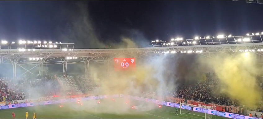 Show pirotehnic în Dinamo București - Petrolul Ploiești_10