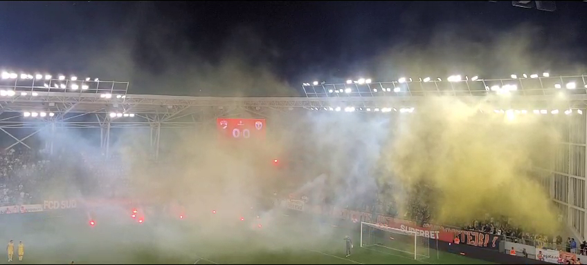 Show pirotehnic în Dinamo București - Petrolul Ploiești_17