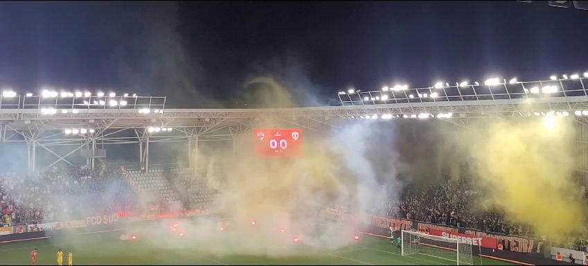 Show pirotehnic în Dinamo București - Petrolul Ploiești_33