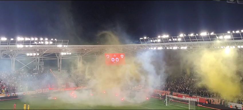 Show pirotehnic în Dinamo București - Petrolul Ploiești_34