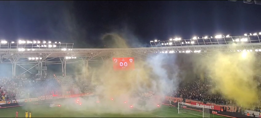 Show pirotehnic în Dinamo București - Petrolul Ploiești_35