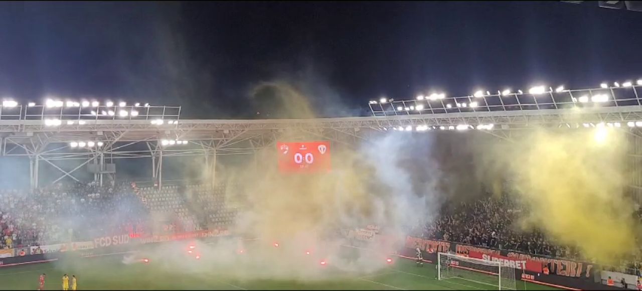 Show pirotehnic în Dinamo București - Petrolul Ploiești_35