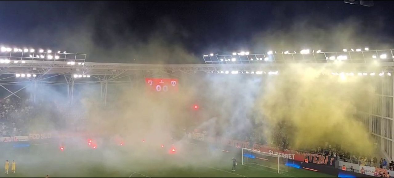 Show pirotehnic în Dinamo București - Petrolul Ploiești_36