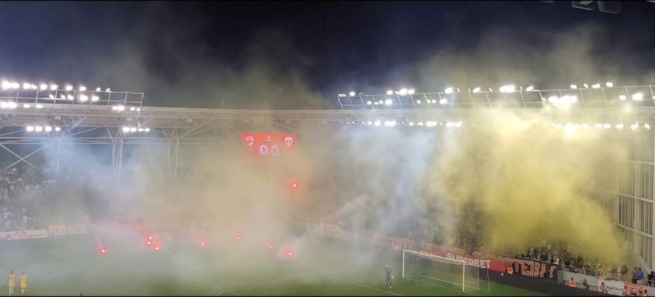 Show pirotehnic în Dinamo București - Petrolul Ploiești_38