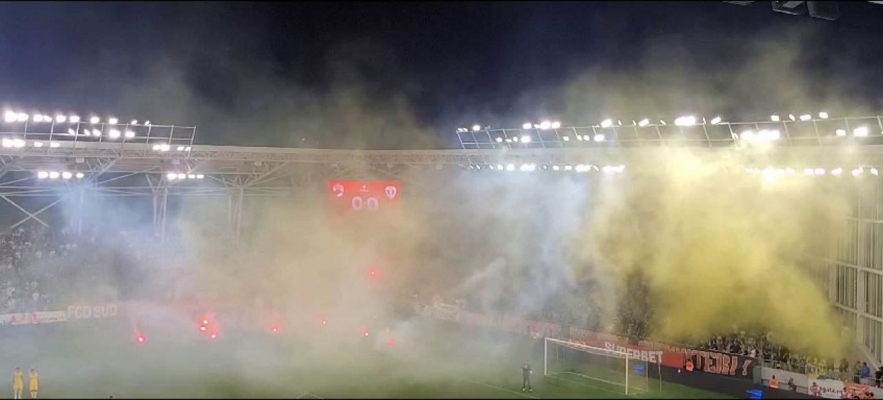 Show pirotehnic în Dinamo București - Petrolul Ploiești_40