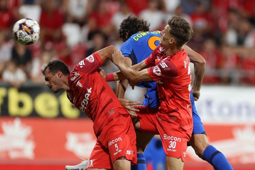 UTA Arad - FCSB 2-1! Oaspeții suferă prima înfrângere în Superliga, după ce au condus cu 1-0. Pantea și Coman, eliminați. Chiricheș, accidentat_3