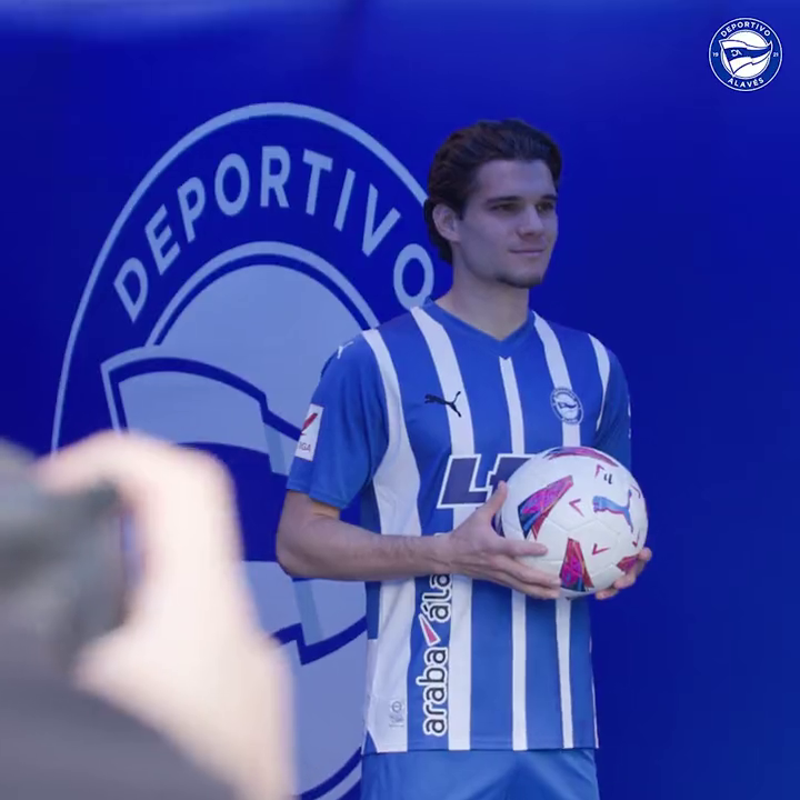 Apariție rară! Ianis Hagi, alături de logodnică la semnarea noului contract! Cum au fost surprinși cei doi _25
