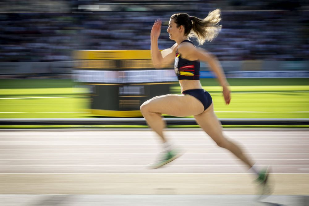 Două momente inedite din cariera Alinei Rotaru-Kottmann, performera României la CM din Budapesta. 