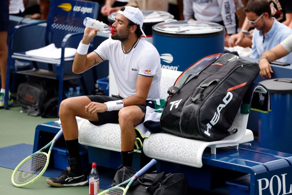 Mai ghinionist decât el nu există! Matteo Berrettini a ieșit de pe teren în scaunul cu rotile, la US Open_3