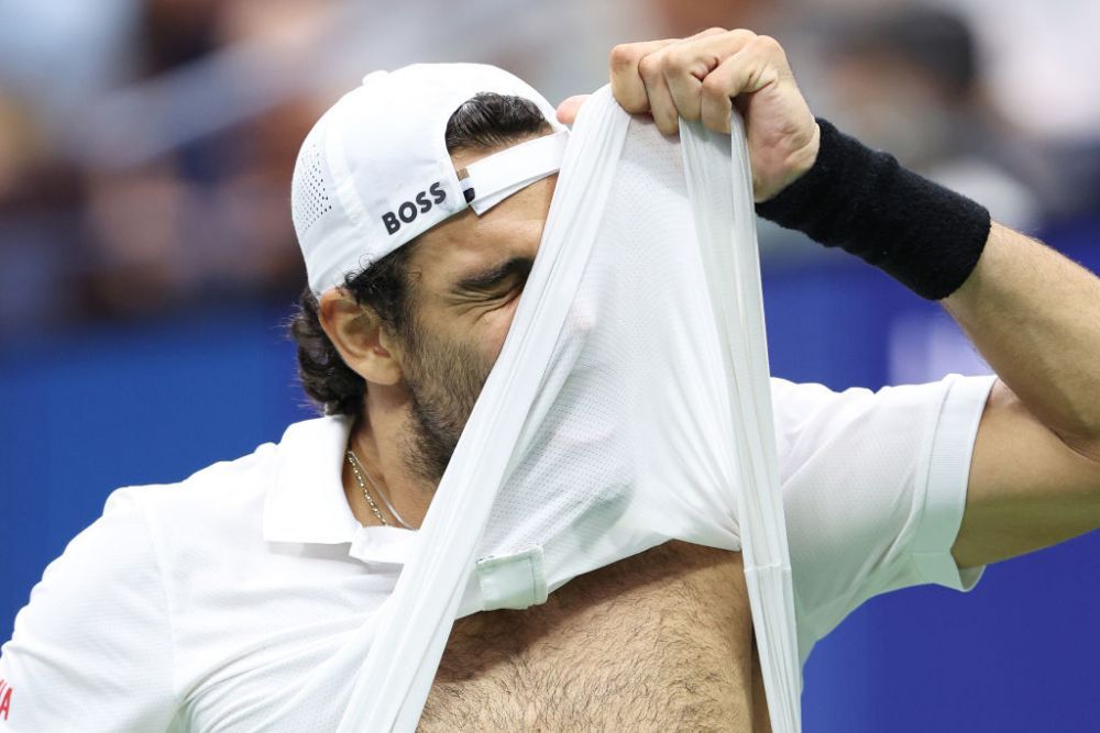 Mai ghinionist decât el nu există! Matteo Berrettini a ieșit de pe teren în scaunul cu rotile, la US Open_12