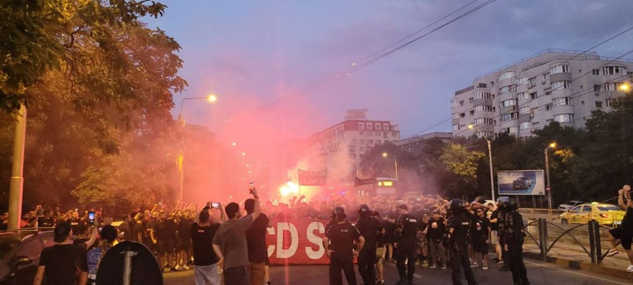 Scandal înainte de derby! Fanii lui Dinamo au plecat de la stadion înainte de start _2