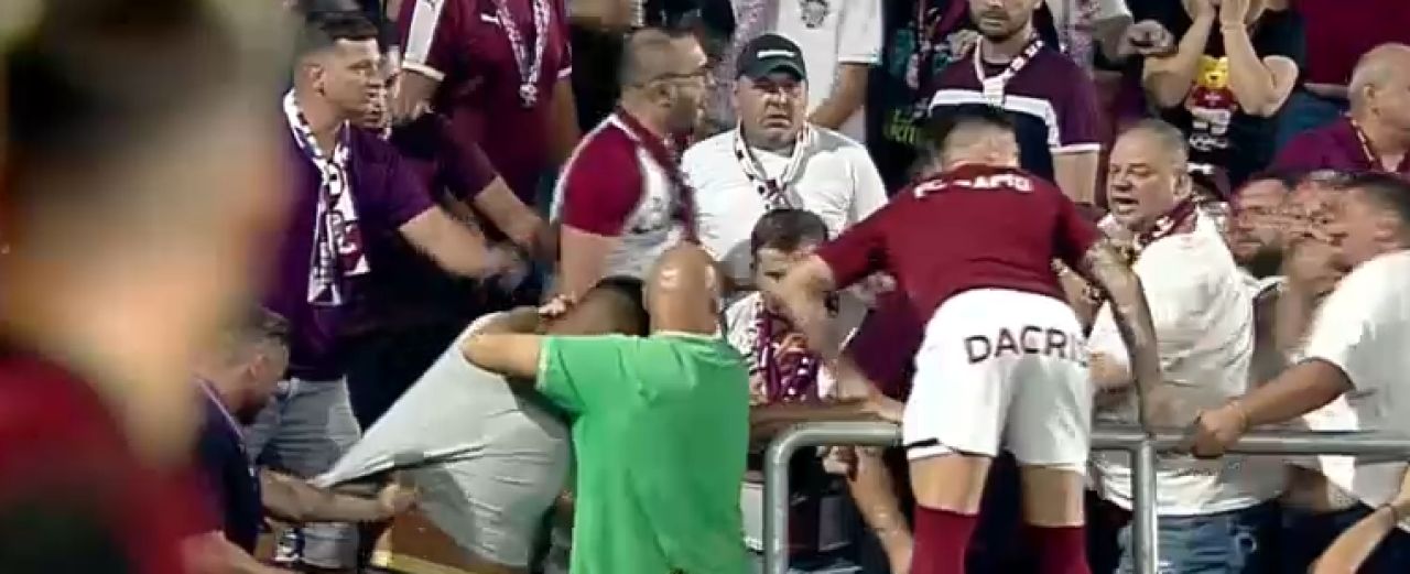 Bătaie în tribune la Rapid - Dinamo: Săpunaru a sărit să îi despartă pe suporteri_5