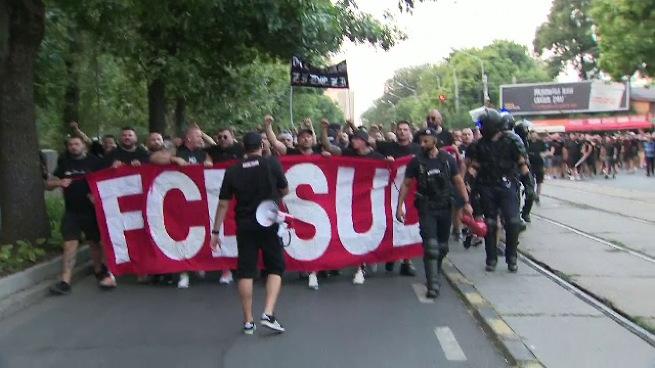 Scandal înainte de derby! Fanii lui Dinamo au plecat de la stadion înainte de start _5