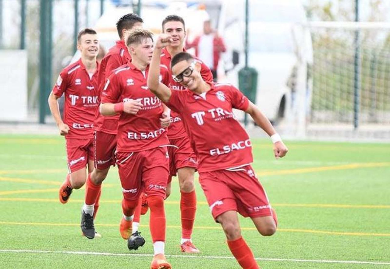 Puștiul român care a debutat sezonul trecut în Superligă la doar 16 ani a semnat în ultima zi din mercato cu Lazio și va juca în UEFA Youth League!_3