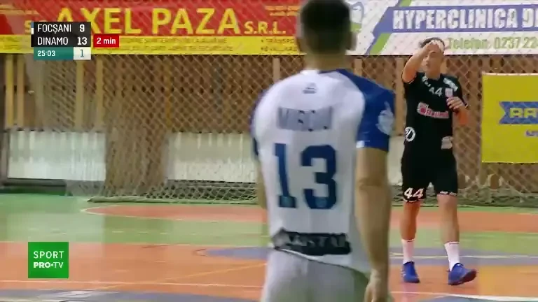 CSM Focșani - Dinamo 12-16 | „Dulăii” intră cu avantaj la pauză!