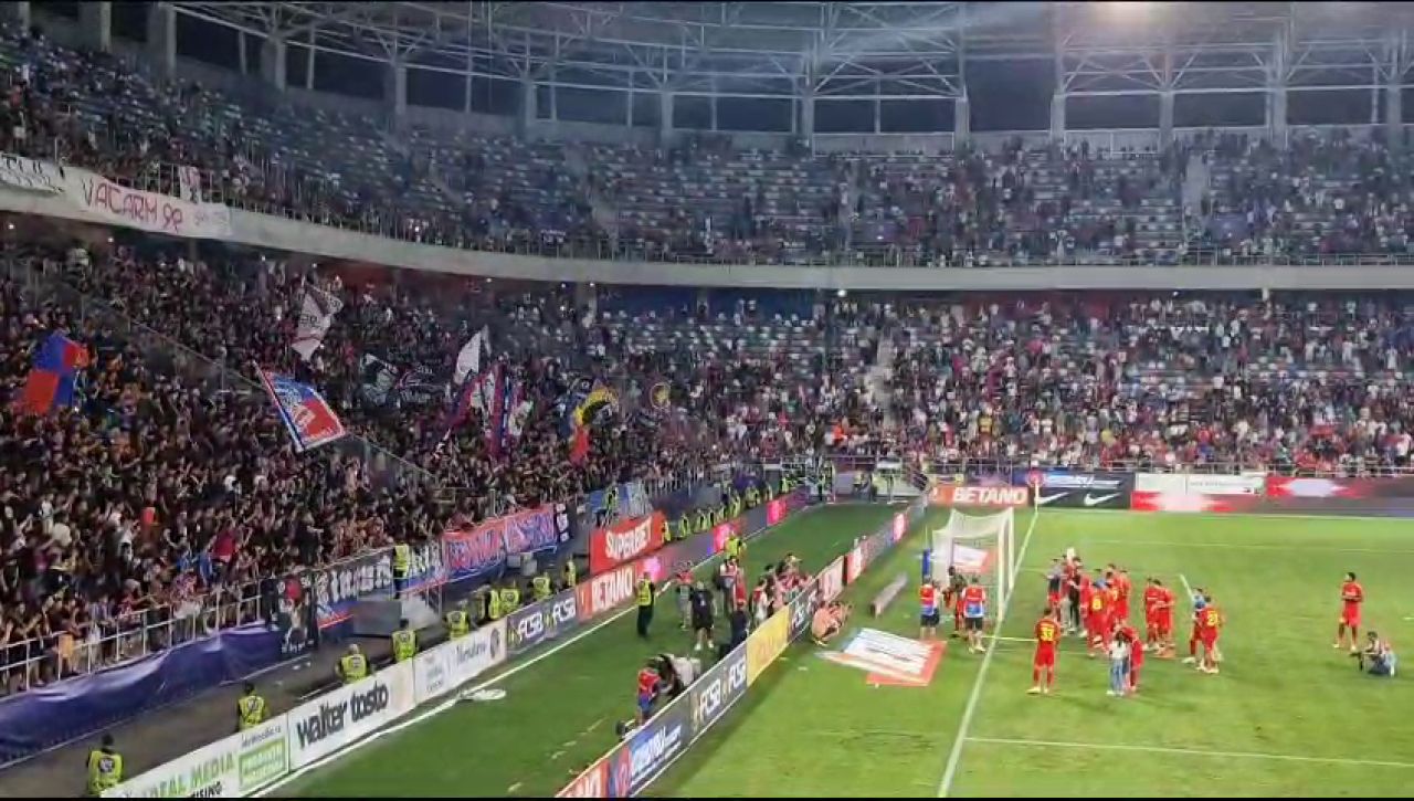 Bucurie fără margini, după victoria din Ghencea! Jucătorii FCSB s-au bucurat alături de fani la finalul partidei_6