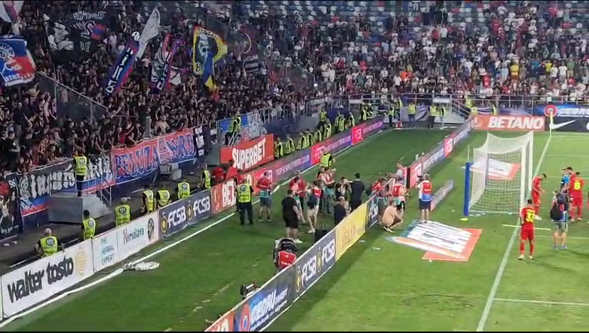 Bucurie fără margini, după victoria din Ghencea! Jucătorii FCSB s-au bucurat alături de fani la finalul partidei_11