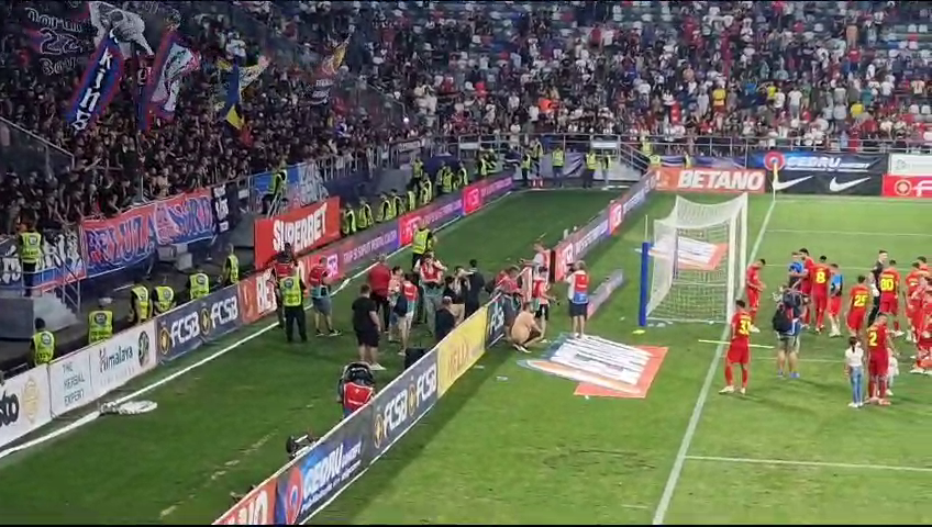 Bucurie fără margini, după victoria din Ghencea! Jucătorii FCSB s-au bucurat alături de fani la finalul partidei_12