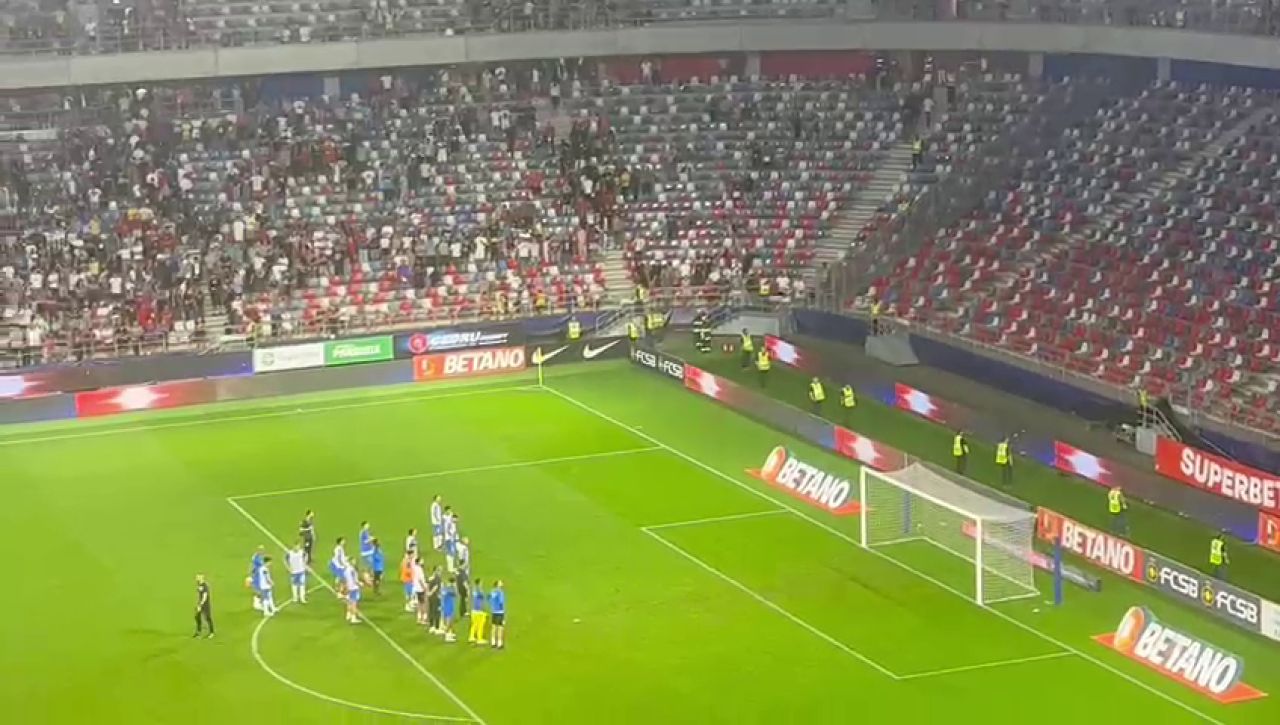 Jucătorii Universității Craiova, cu capul plecat după 0-3 în Ghencea_25