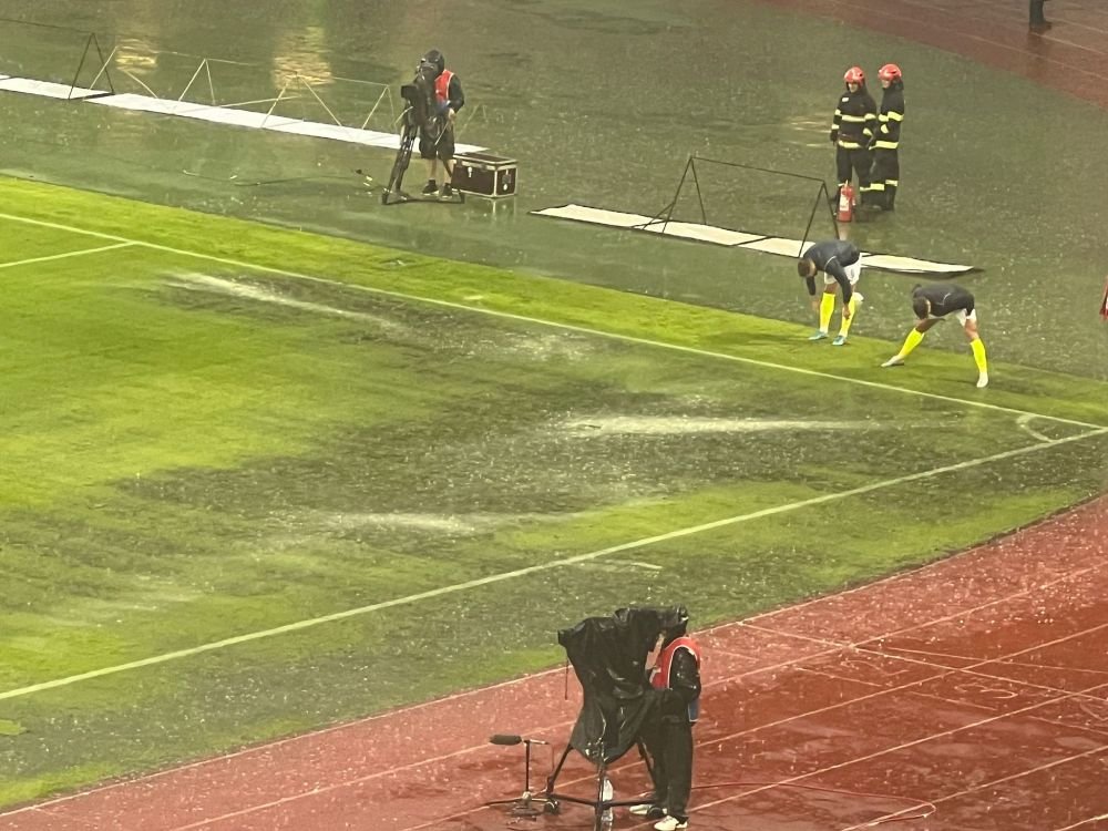 S-a rupt cerul la Cluj! Condiții atmosferice extreme la meciul dintre 
