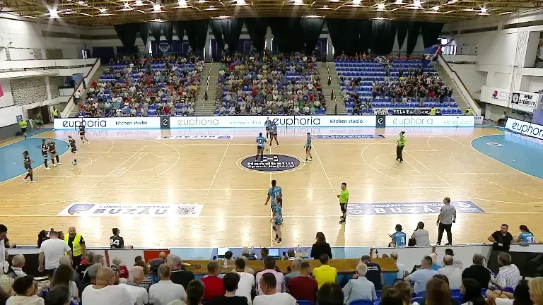 Gloria Buzău - Bistrița: primele cinci minute din prima repriză