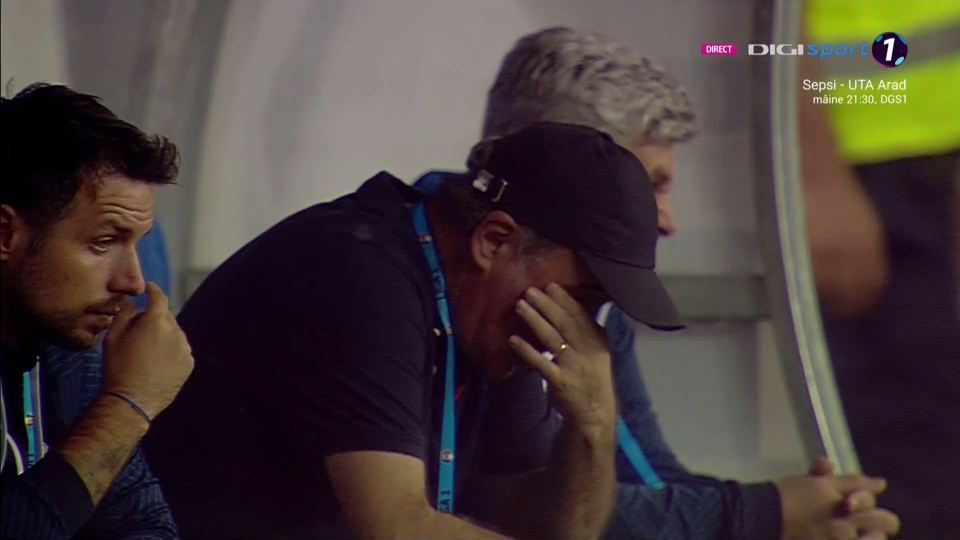 Imaginile neputinței! Cum a fost surprins Gică Hagi după golul al doilea marcat de FCU Craiova, pe final de repriză_5