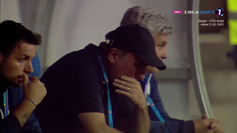 Imaginile neputinței! Cum a fost surprins Gică Hagi după golul al doilea marcat de FCU Craiova, pe final de repriză_7