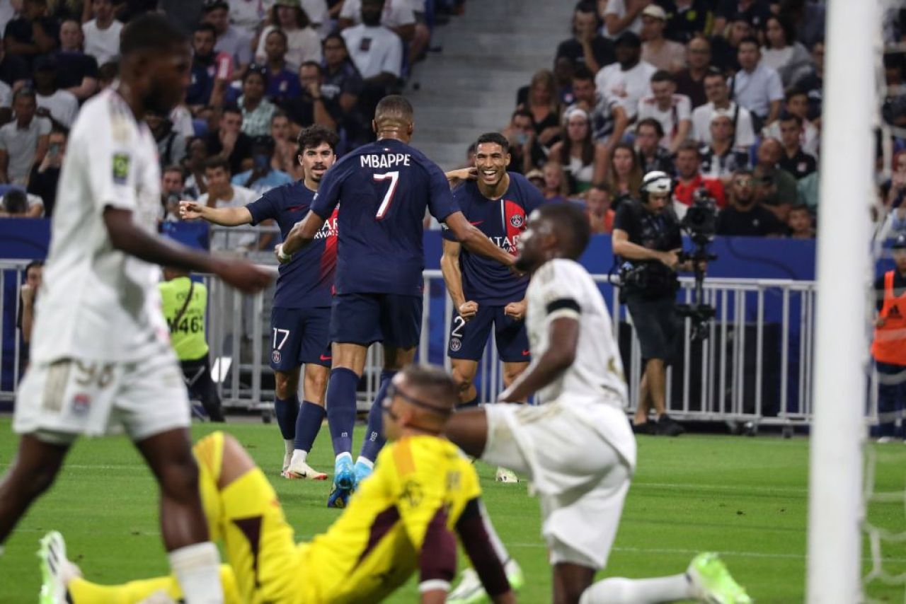 Kylian Mbappe și Achraf Hakimi s-au distrat aseară în Olympique Lyon - PSG! Au făcut ce au vrut cu apărarea adversă_3