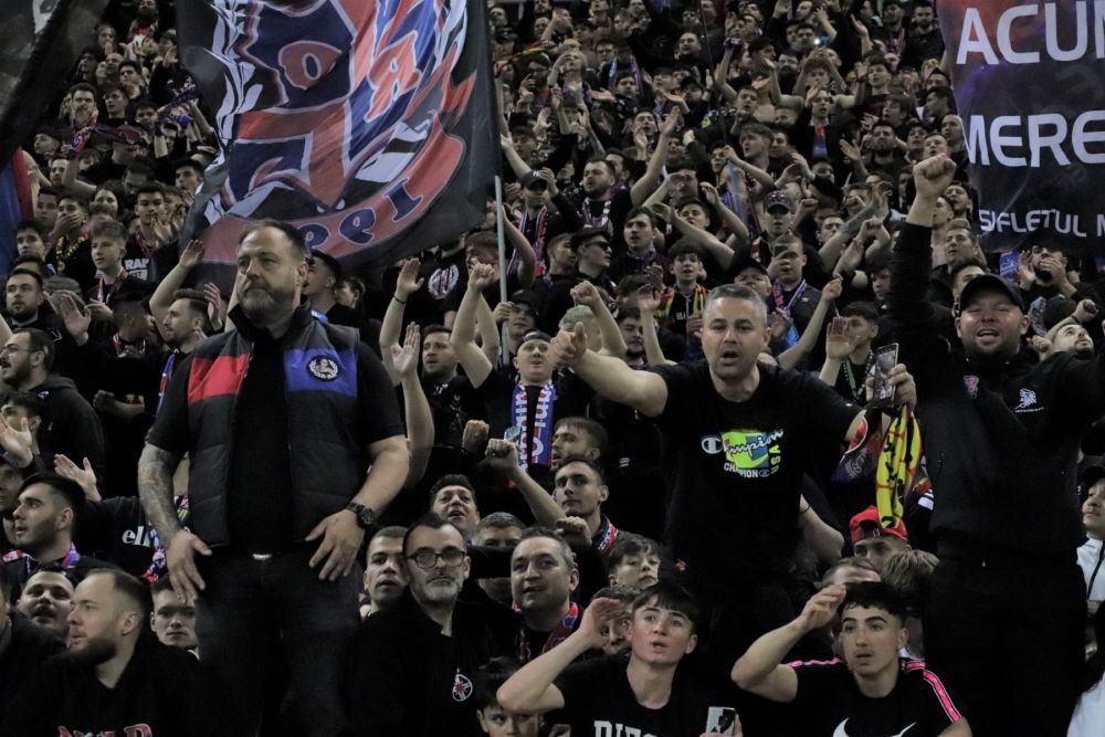 Câte-un pic, pic, pic, până n-o mai rămânea nimic. Politicienii au câștigat războiul cu peluzele din fotbal_3