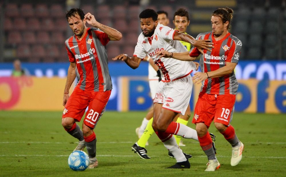 Ce scriu italienii despre Malcom Edjouma: ”L-a stârnit rău pe directorul sportiv al lui Bari!”_4
