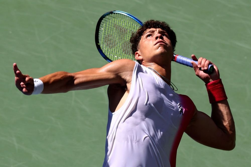 Noua senzație a tenisului! Cine este debutantul cu care se va duela Djokovic în semifinalele US Open_6