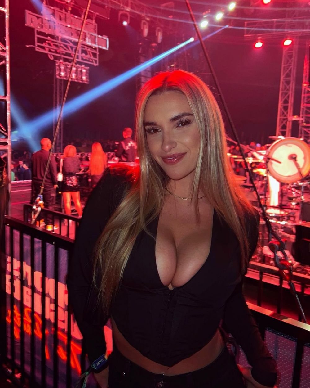 „Înapoi la rădăcini!” Cea mai sexy voleibalistă și-a înnebunit fanii în costumație cowgirl: „A opta minune a lumii!” _34