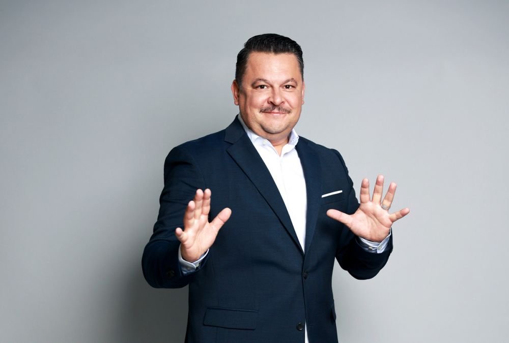 Mihai Bobonete, Mihai Rait și Maria Popovici sunt prezentatorii Red Bull Flugtag, competiția mașinăriilor zburătoare și a piloților neînfricați_2