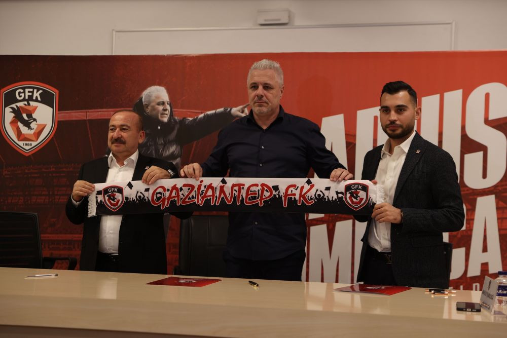 Marius Șumudică, &icirc;n lacrimi la vestiare! Antrenorul a dezvăluit de ce a plecat, de fapt, prima oară de la Gaziantep