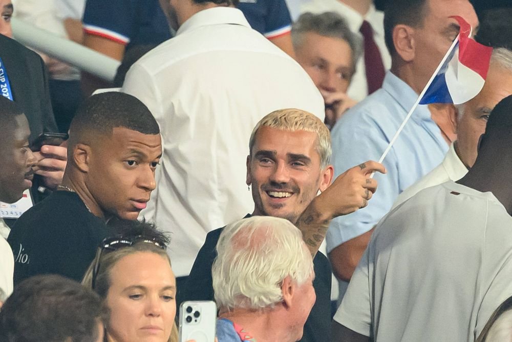 Cum au fost surprinși Mbappe și Griezmann la meciul de deschidere al Campionatului Mondial de rugby_8