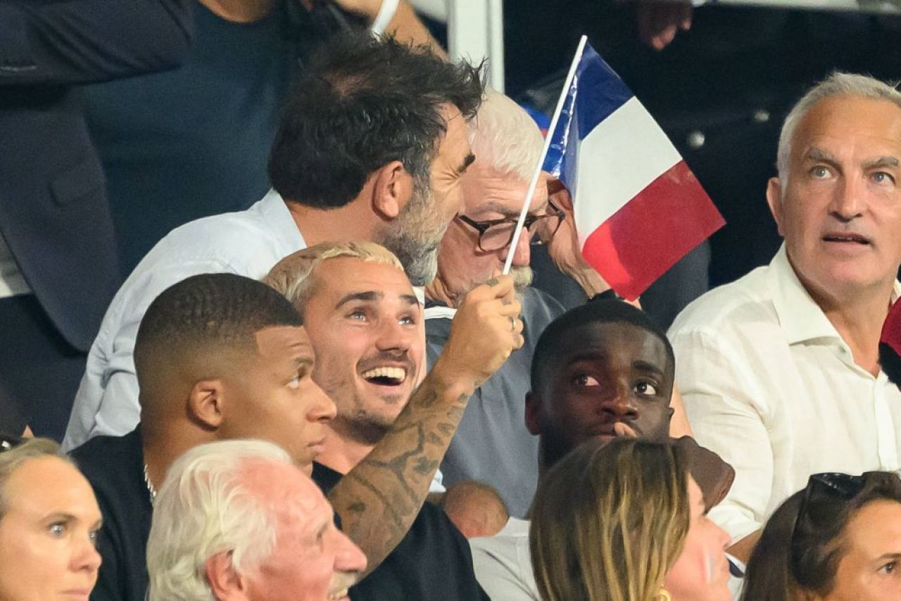Cum au fost surprinși Mbappe și Griezmann la meciul de deschidere al Campionatului Mondial de rugby_9