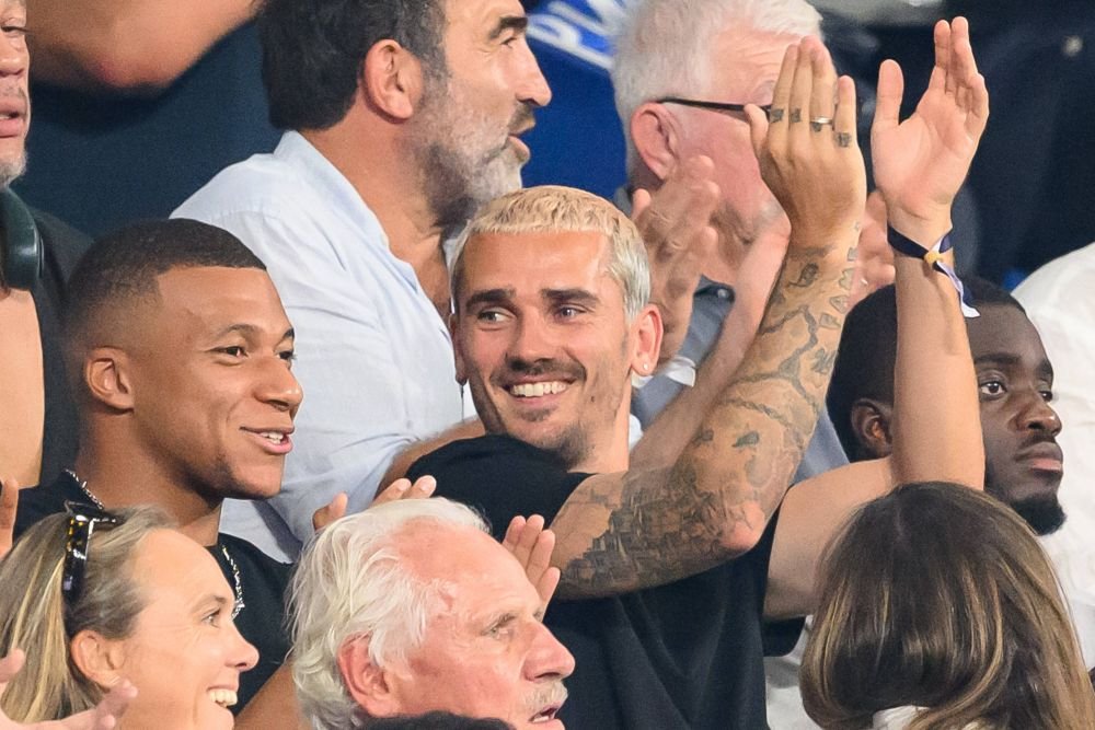 Cum au fost surprinși Mbappe și Griezmann la meciul de deschidere al Campionatului Mondial de rugby_10