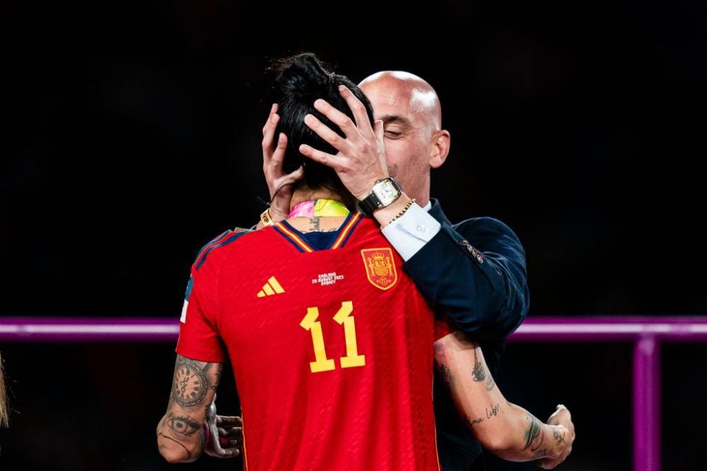 Luis Rubiales și-a dat demisia de la conducerea Federației din Spania după ce a sărutat o jucătoare! Anunțul făcut &icirc;n emisiunea lui Piers Morgan&nbsp;