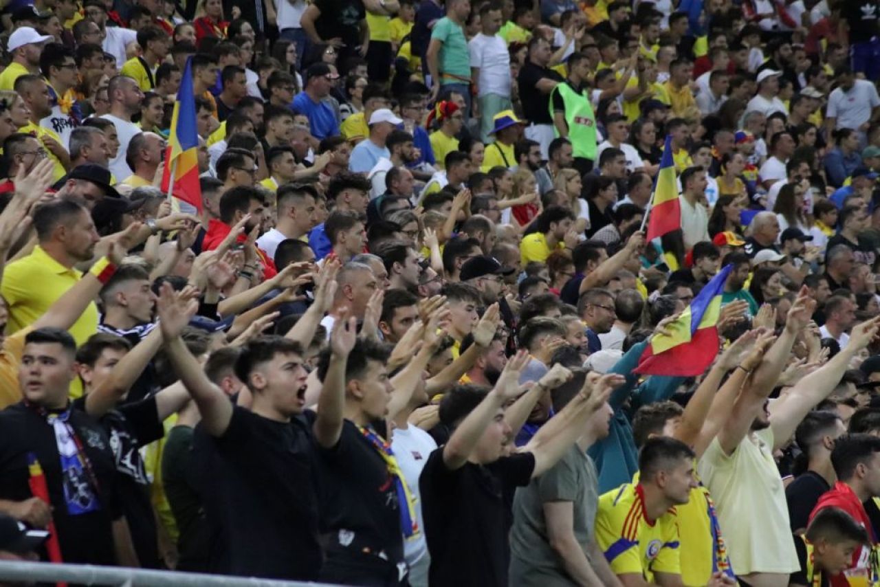 Egal, pe muzică de mariachi! Ce formație celebră a dat ritmul din peluză la meciul cu Israel_7