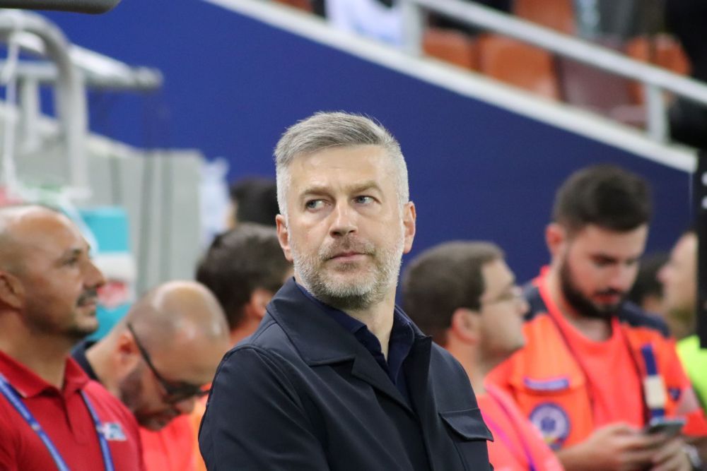 Ianis Hagi, nemulțumit și el la meciul cu Israel? A plecat la vestiare, după ce a salutat galeria în grabă_8